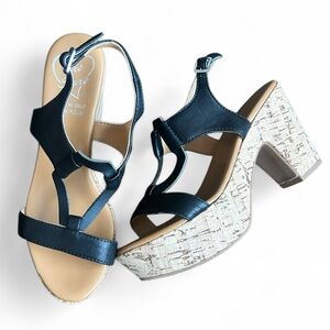 Oro Scuro Black and Cream Platform Sandals Size 39